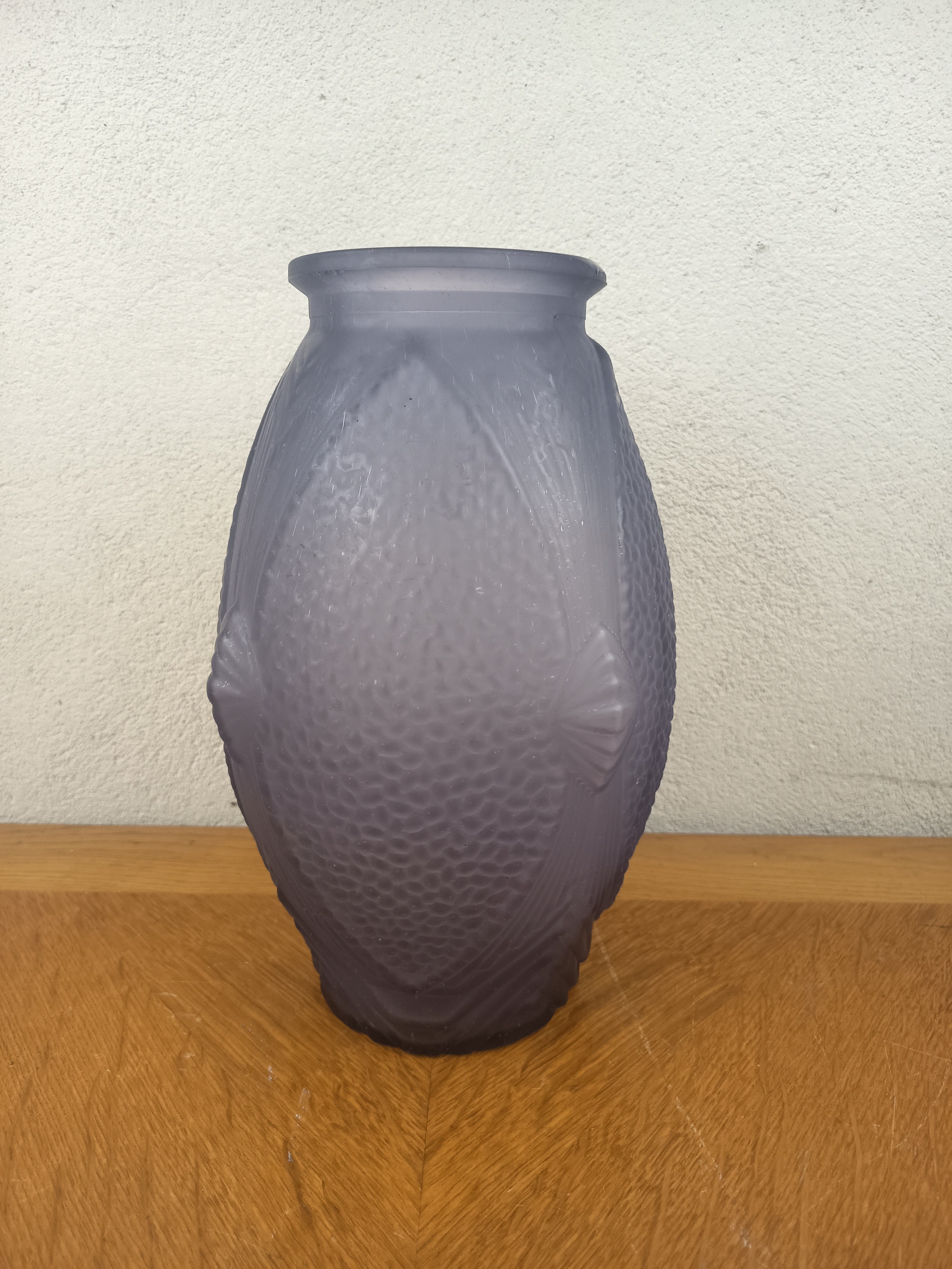 Vase Art Déco Joma en verre moulé dépoli