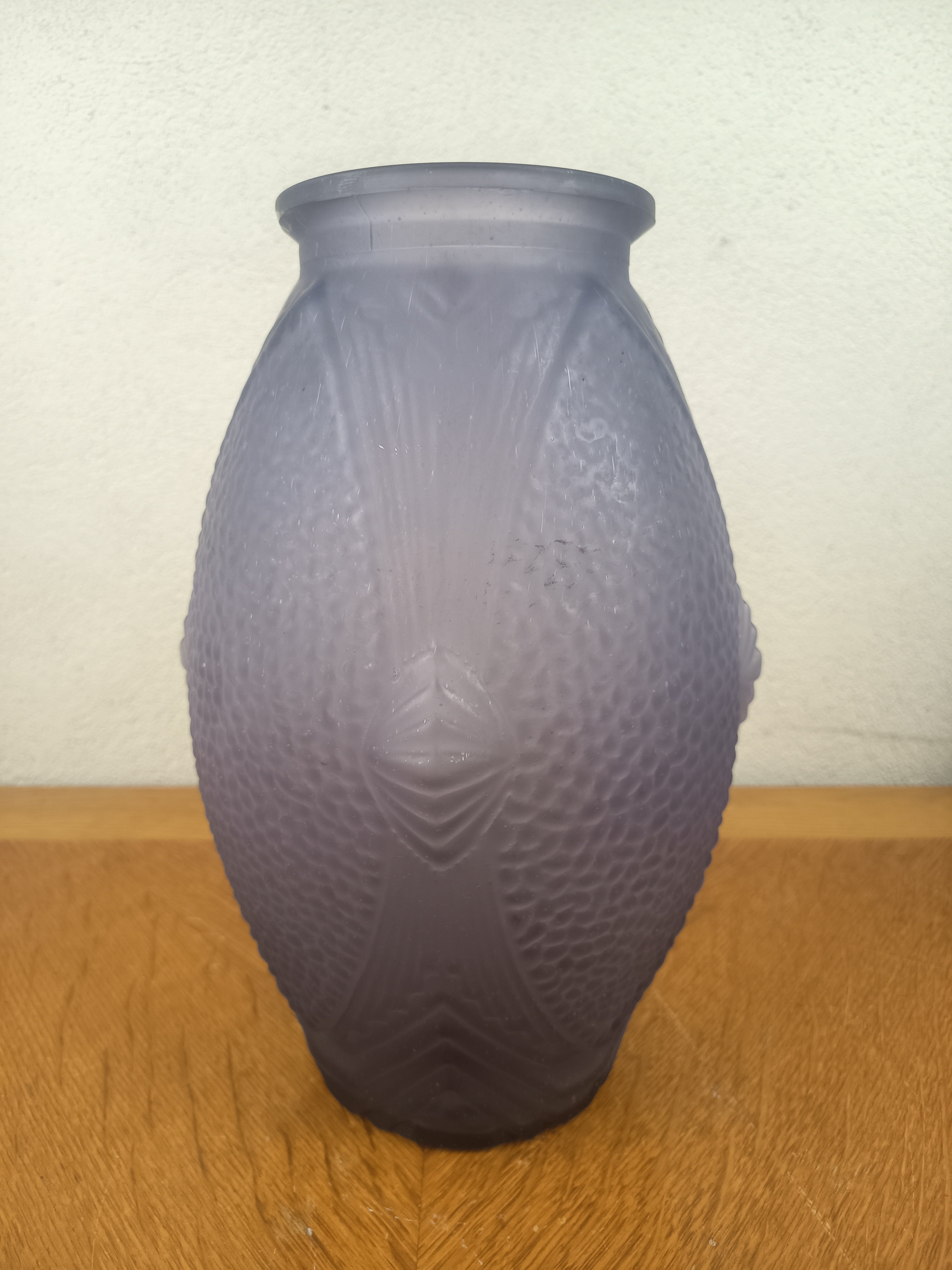 Vase Art Déco Joma en verre moulé dépoli