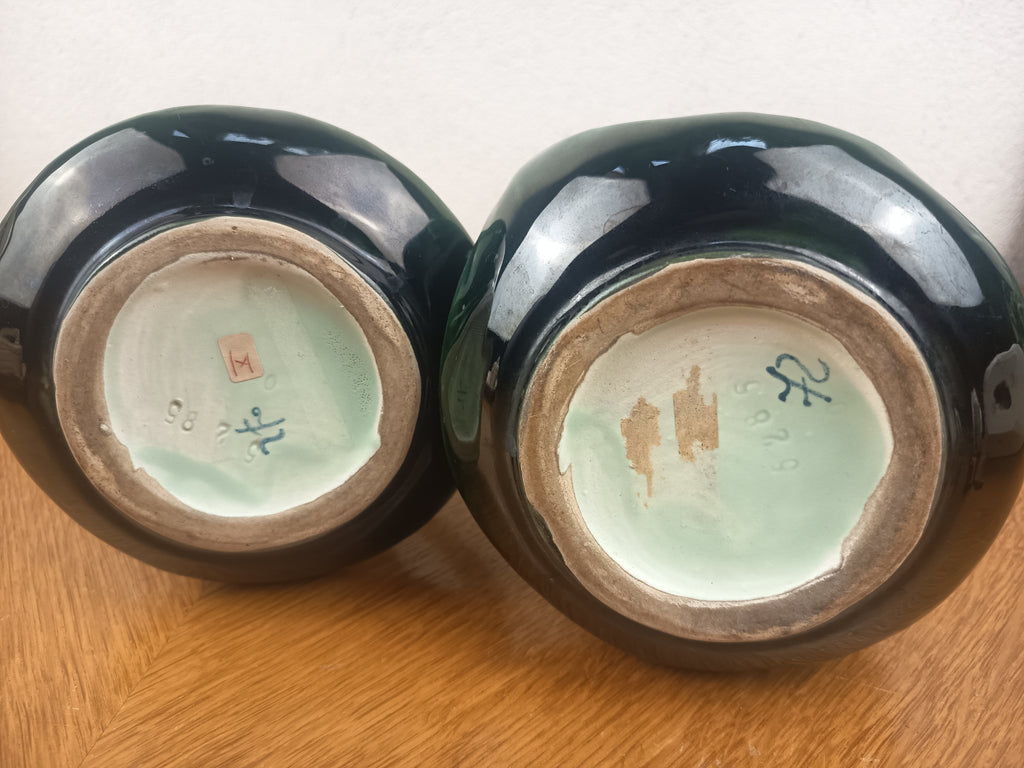 Paire de vases Art Nouveau en barbotine – décor fraises