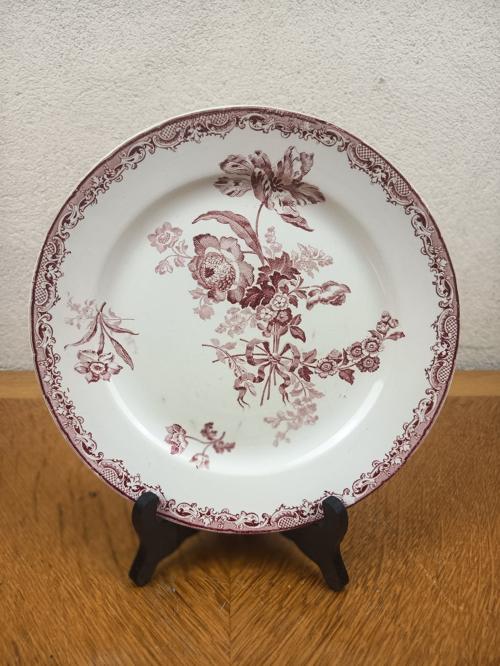 Assiette ancienne Sarreguemines modèle « Fontanges » en terre de fer – 24 cm