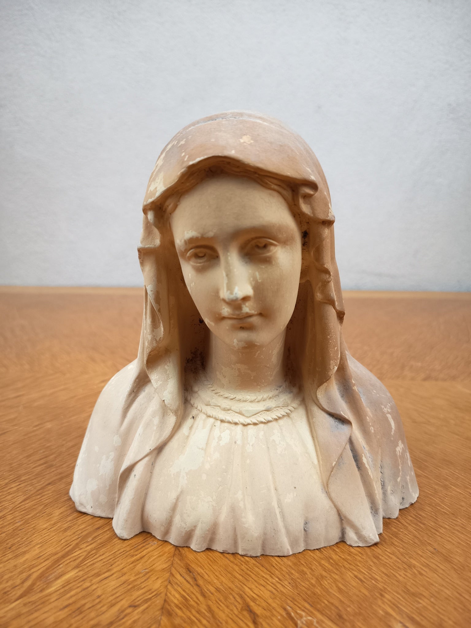 Ancien buste de la Vierge en terre cuite – Manufacture de Villenauxe-la-Grande