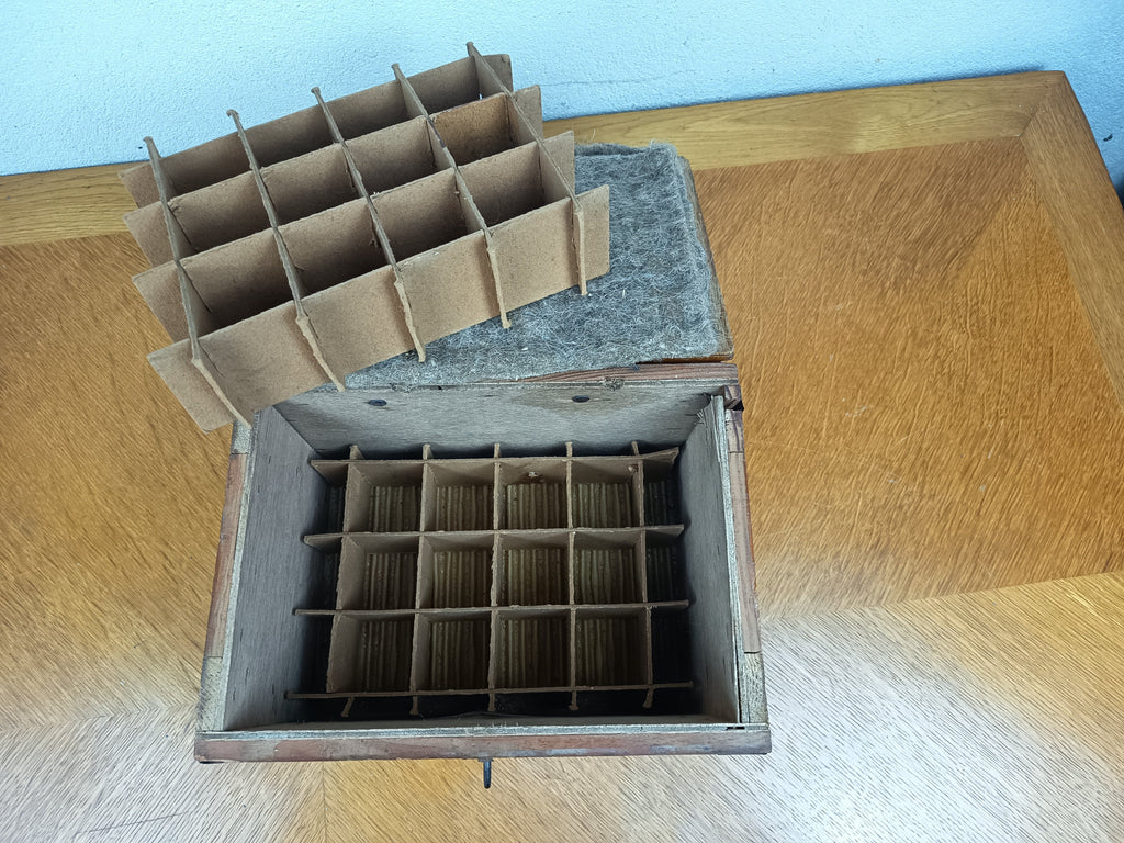 Boîte à œufs ancienne en bois – Années 1930 – 2 douzaines