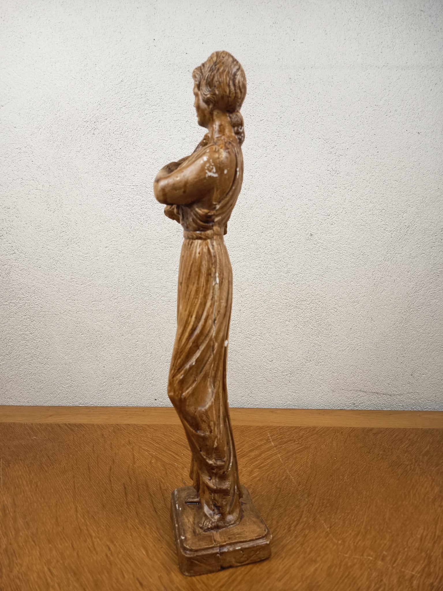 Grande statue antique en plâtre vernis imitation bois – Femme drapée style antique