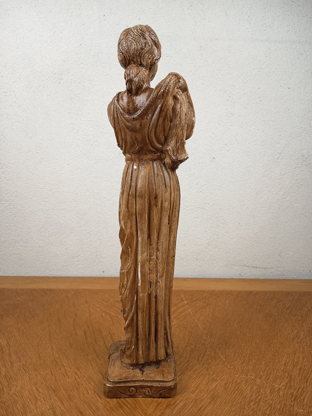 Grande statue antique en plâtre vernis imitation bois – Femme drapée style antique
