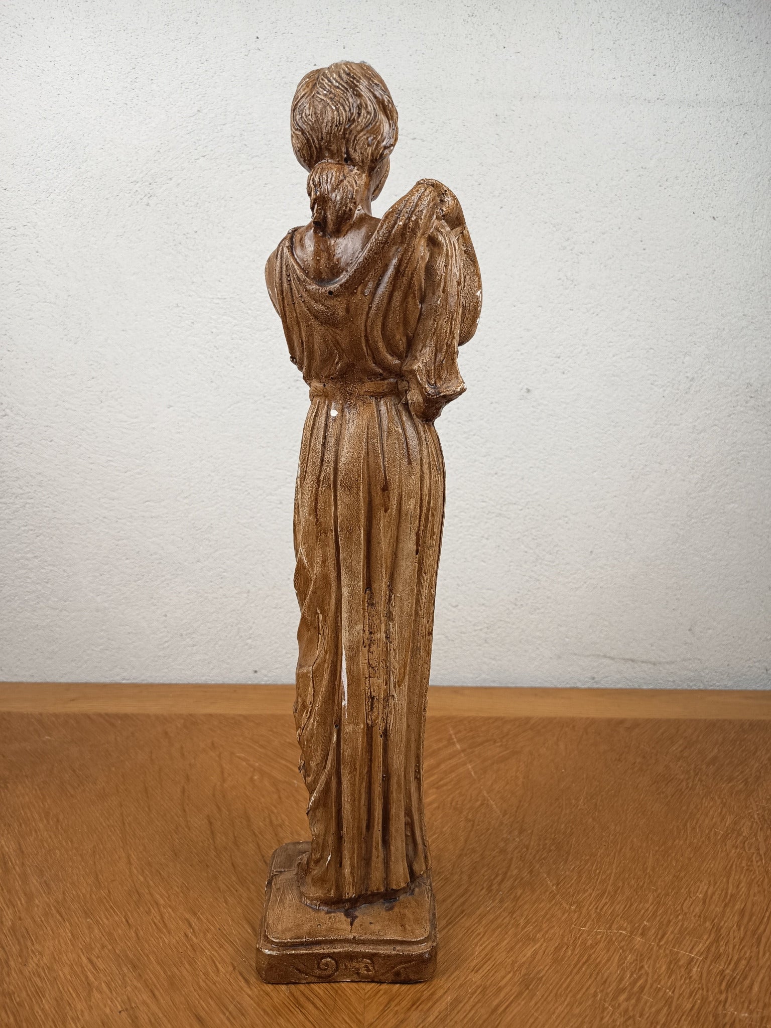 Grande statue antique en plâtre vernis imitation bois – Femme drapée style antique