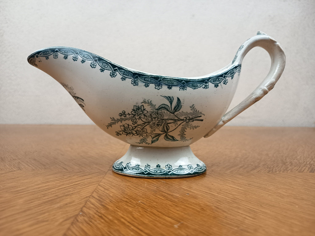 Saucierère ancienne en terre de fer au décor floral bleu