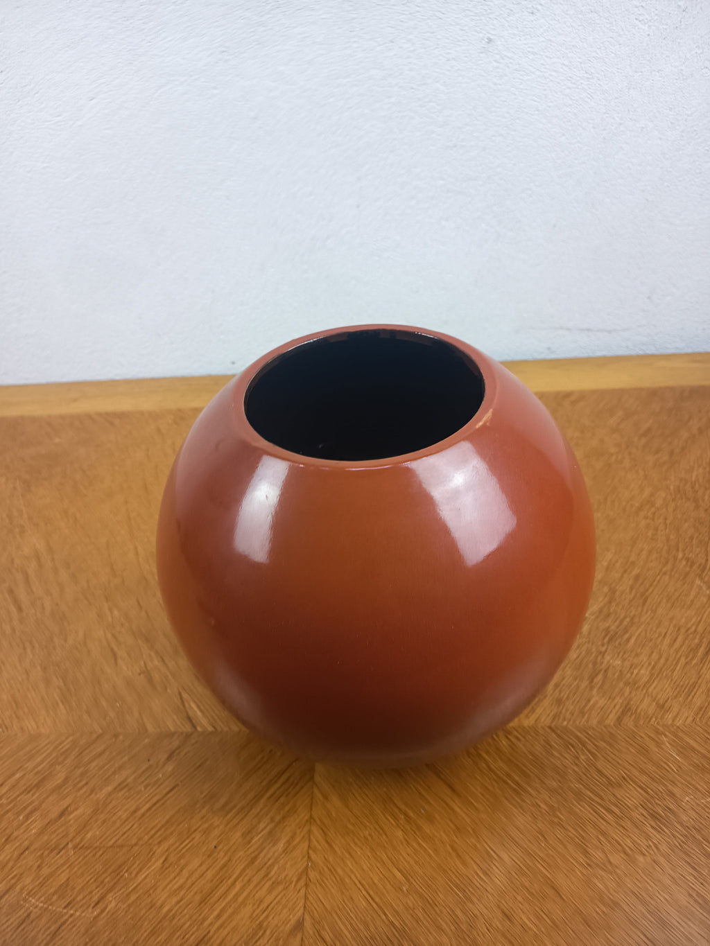 Pot boule en céramique signé LAUG — Laure Gronbans