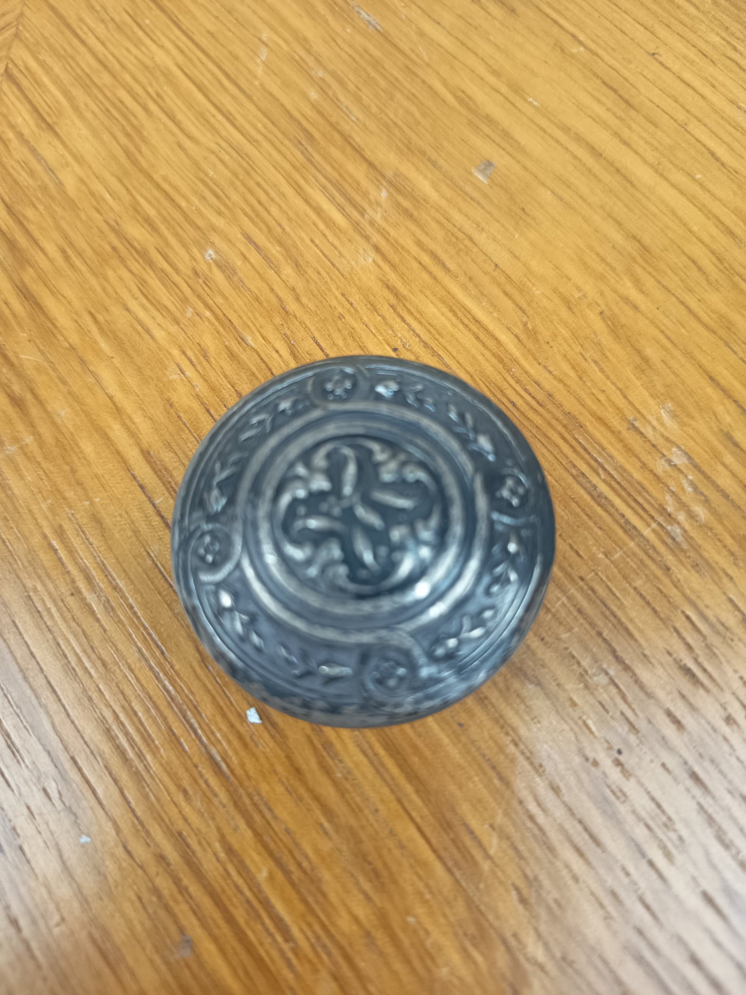 Petite boîte à fard ou onguent en cristal et argent