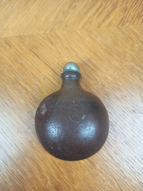 Ancienne secouette / pot à tabac en grès avec bouchon
