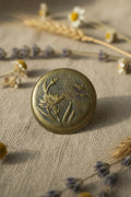 Petite boîte ancienne en cuivre repoussé avec miroir