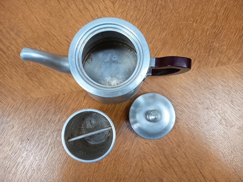 Théière ancienne en métal blanc avec poignée en bakélite – 12 cm