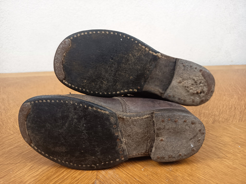 Paire de godillots anciens enfant en cuir avec semelle en bois – 21 cm
