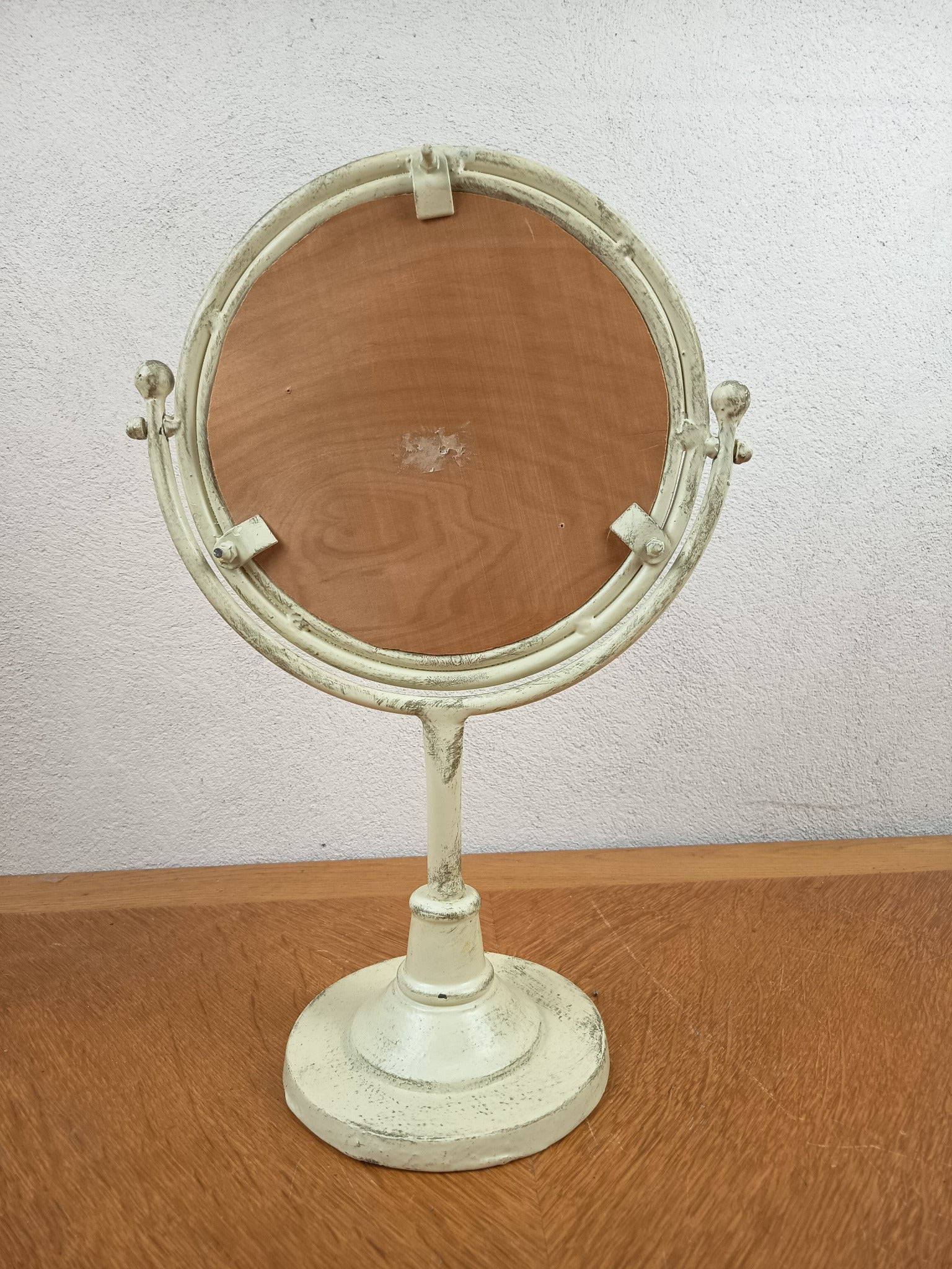 Miroir sur pied vintage en fonte et acier repeint en blanc cassé