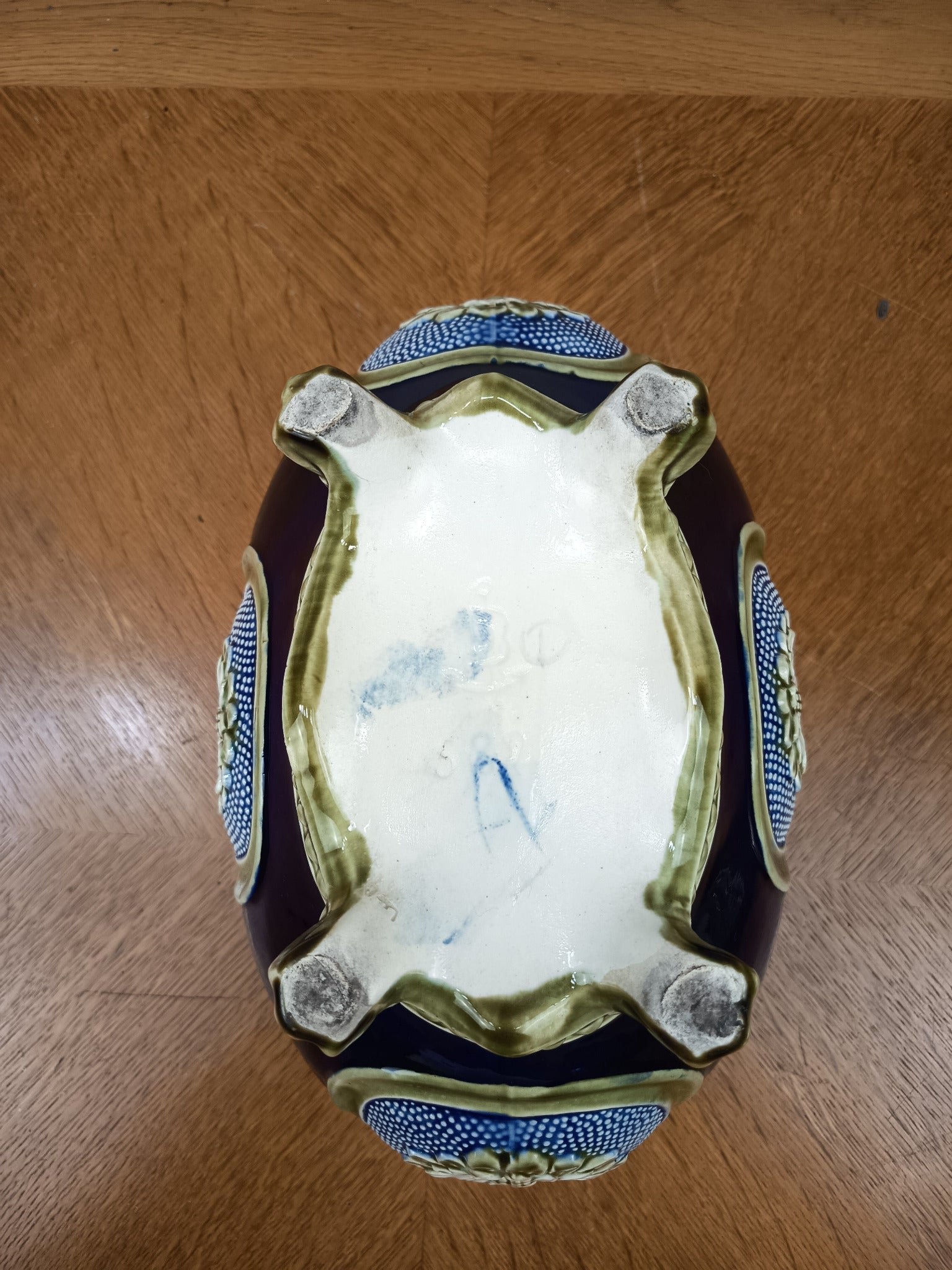 ardinière ancienne en barbotine De Bruyn Fives-Lille – Faïence décor floral – 31 cm