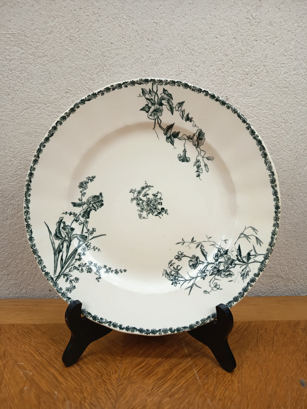 Plat de service ancien en terre de fer – Modèle Moscou – Choisy-le-Roy, Hippolyte Boulenger – 28 cm