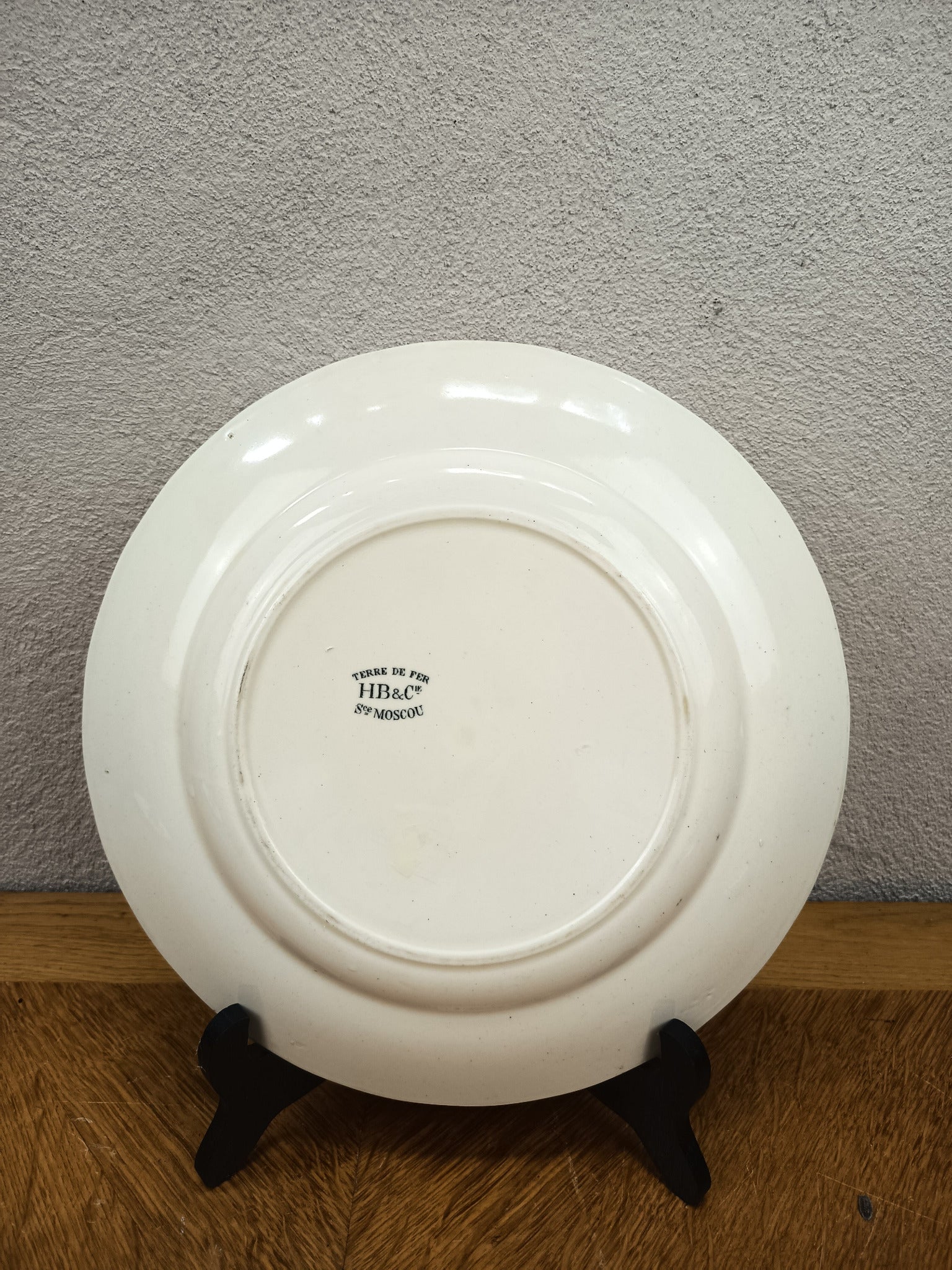 Plat de service ancien en terre de fer – Modèle Moscou – Choisy-le-Roy, Hippolyte Boulenger – 28 cm