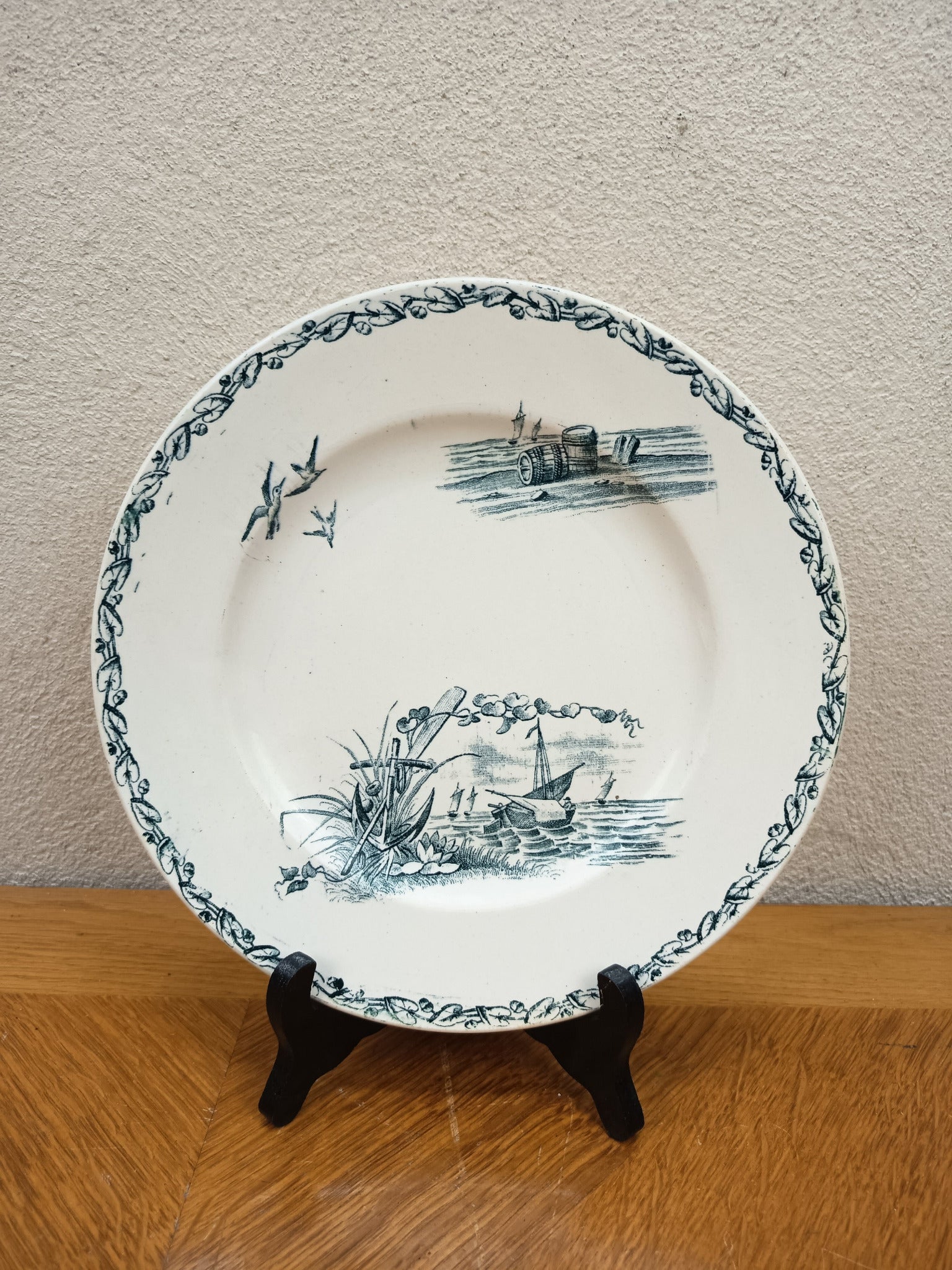 Assiette ancienne en terre de fer – Creil et Montereau – Décor vert – 22,5 cm