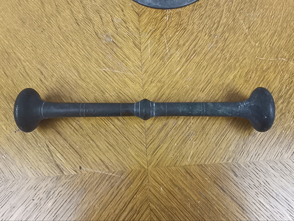 Mortier et pilon d’apothicaire ancien en bronze – XIXe siècle