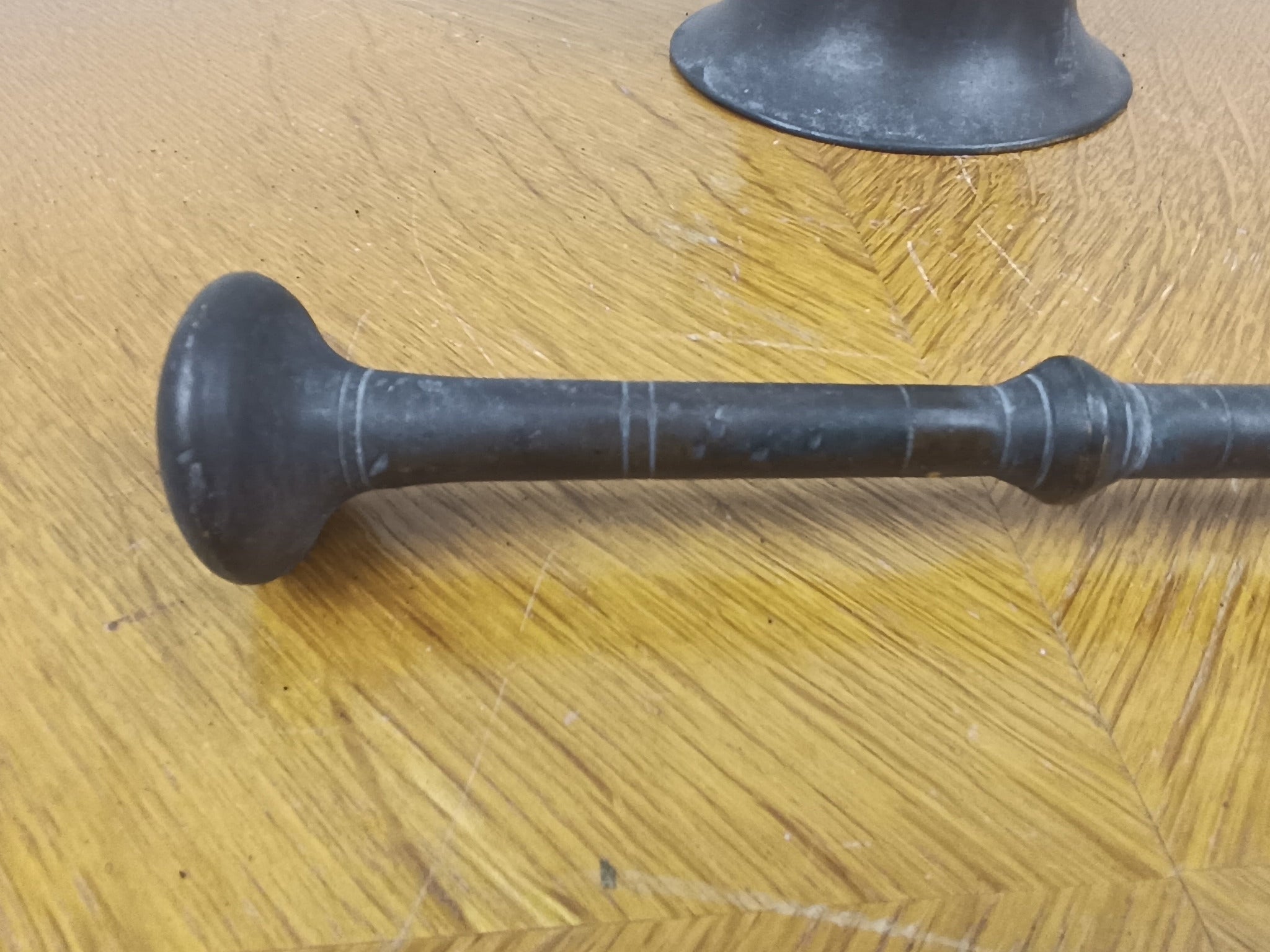 Mortier et pilon d’apothicaire ancien en bronze – XIXe siècle