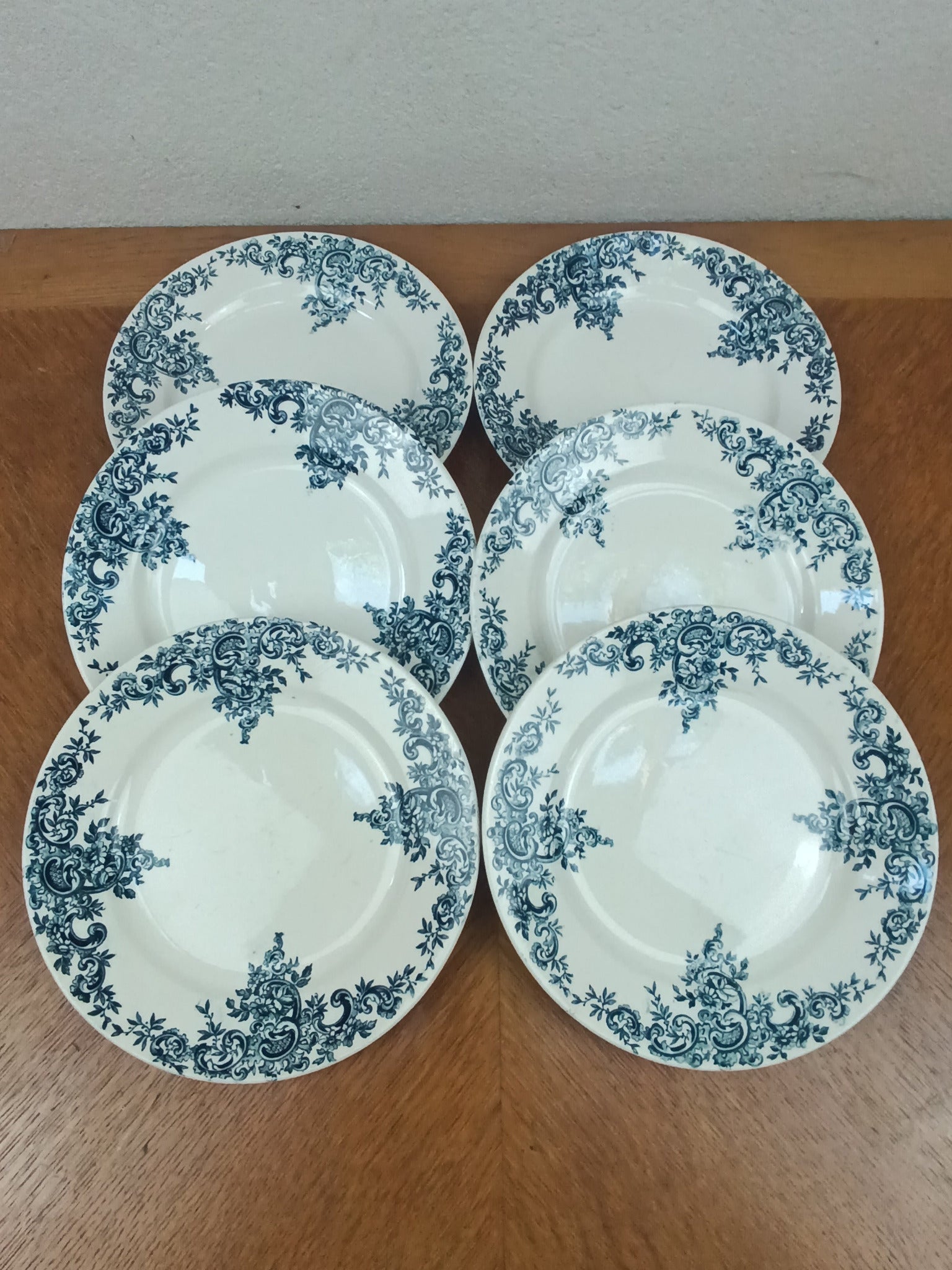 Lot de 6 assiettes anciennes en terre de fer – Modèle Louis XVI – Hippolyte Boulenger