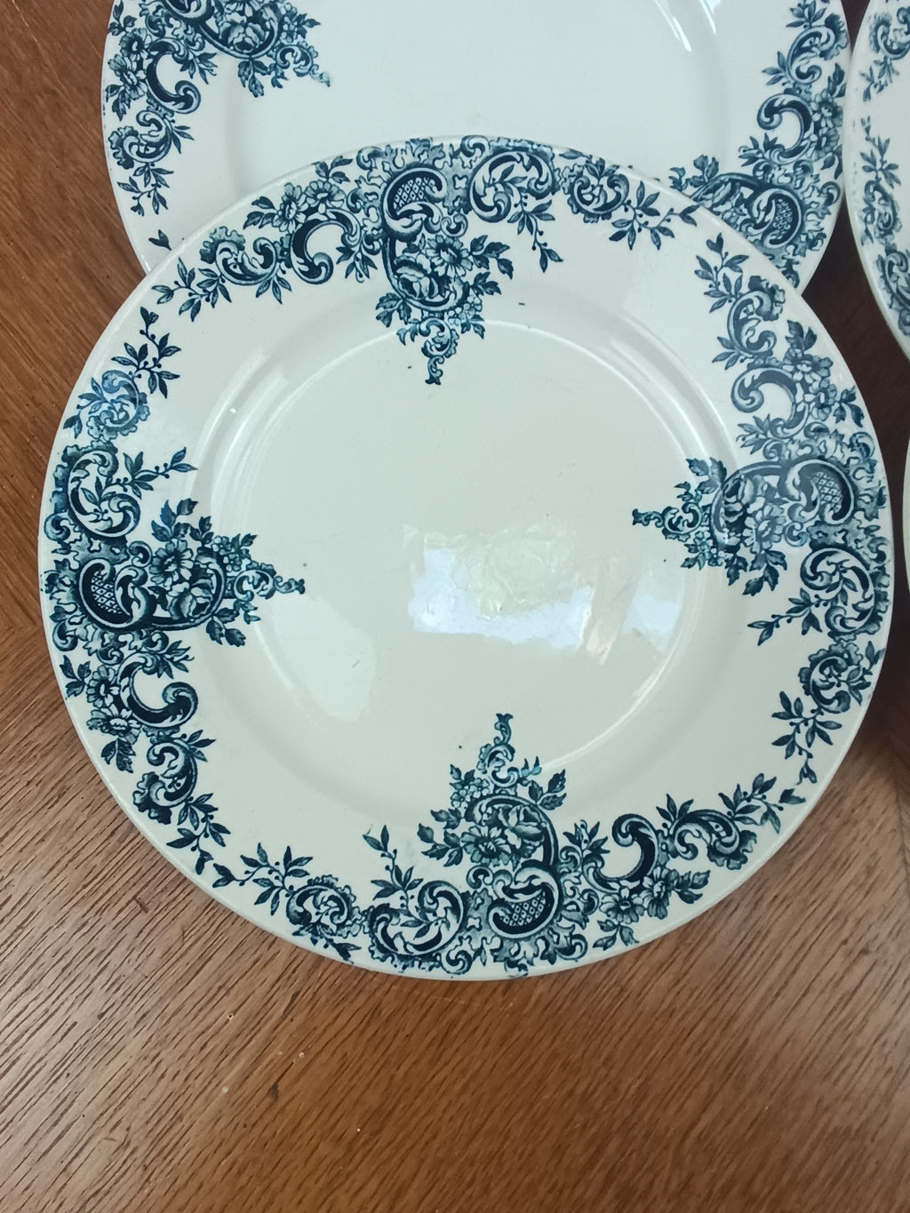 Lot de 6 assiettes anciennes en terre de fer – Modèle Louis XVI – Hippolyte Boulenger