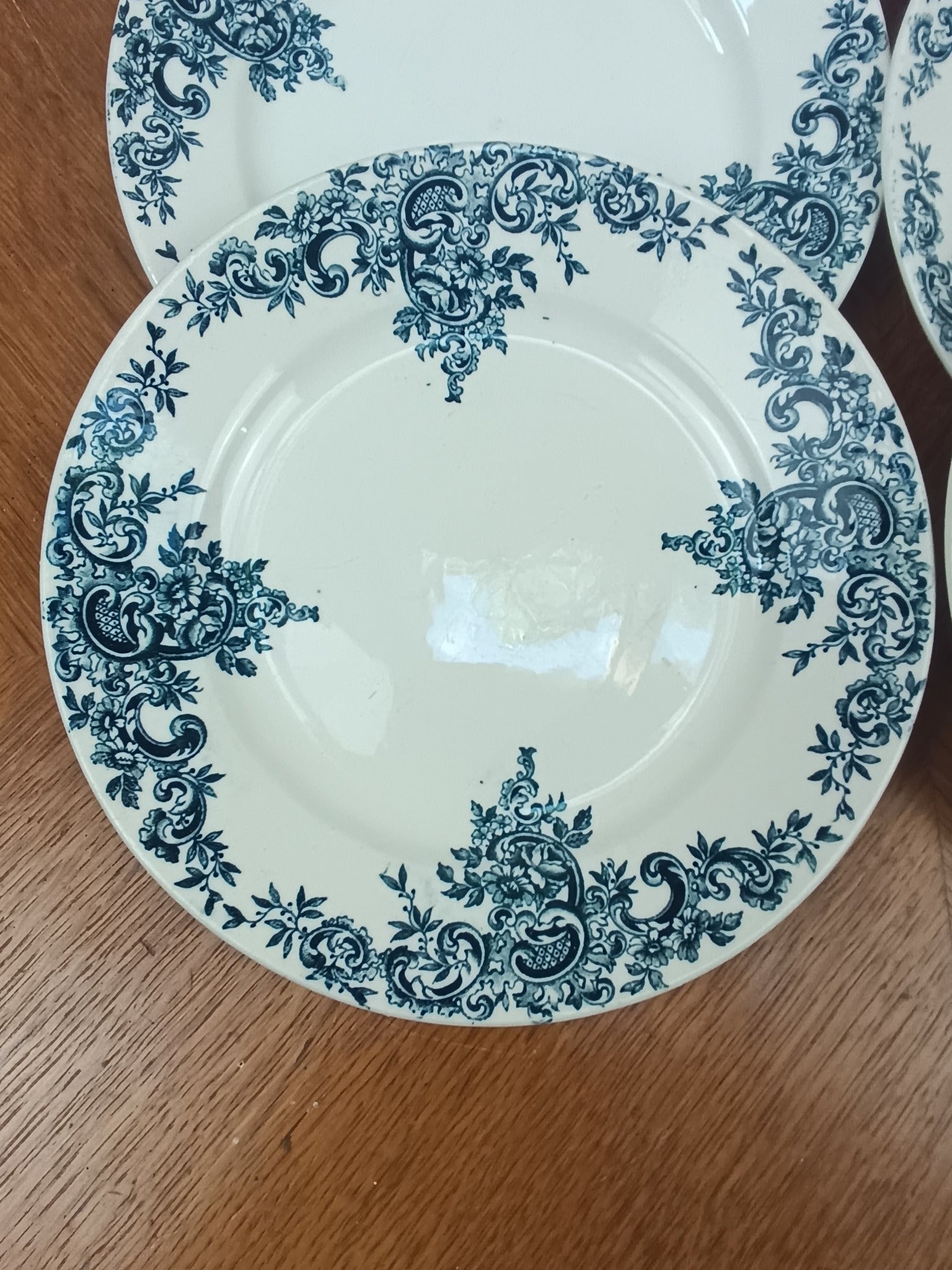 Lot de 6 assiettes anciennes en terre de fer – Modèle Louis XVI – Hippolyte Boulenger