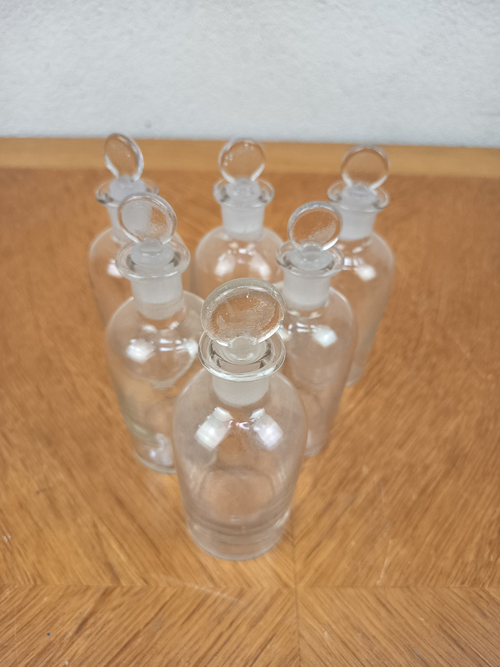 Flacon d’apothicairerie ancien en verre avec bouchon givré – 12 cm