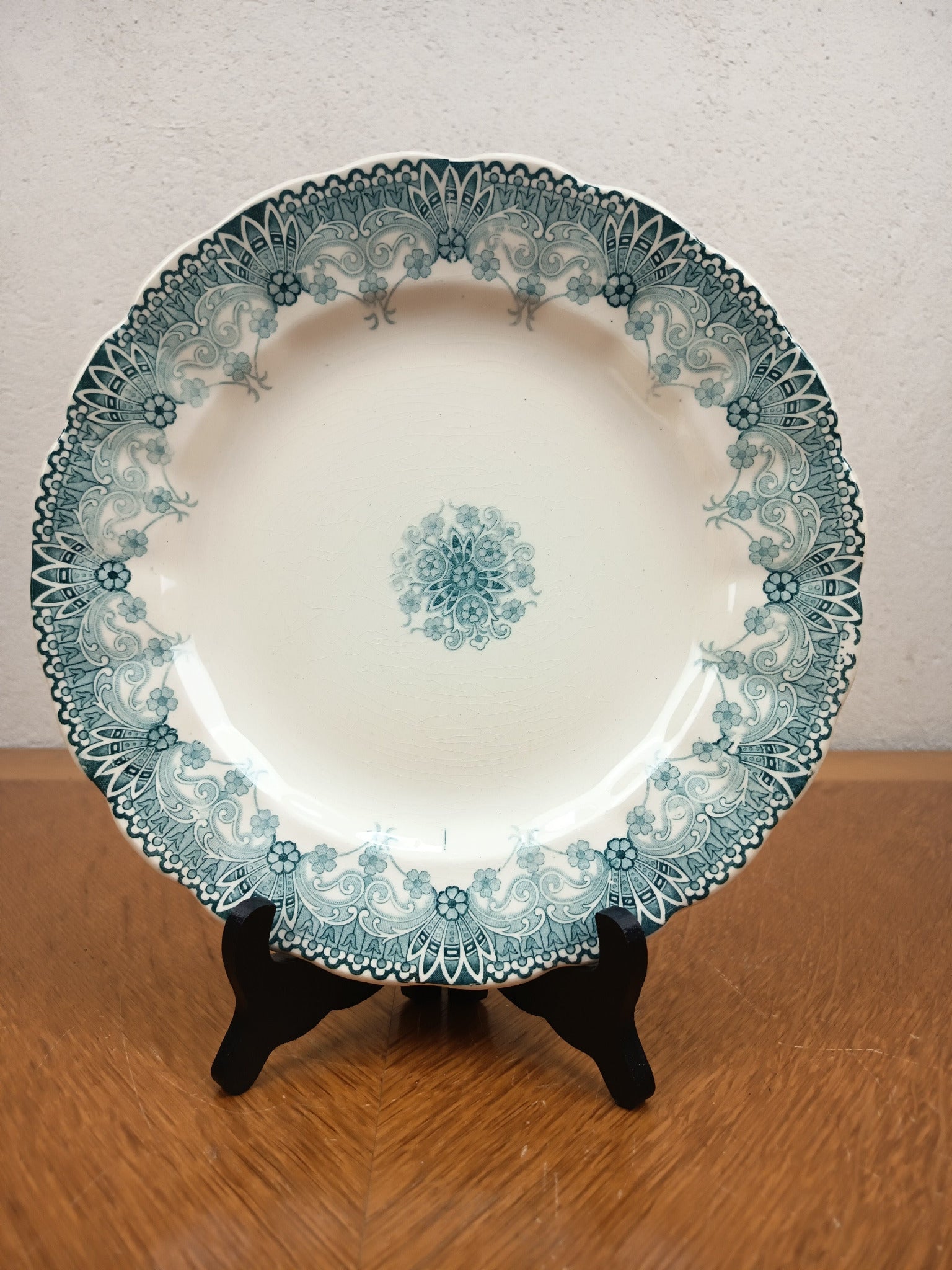 Assiette ancienne Terre de Fer – Modèle Henriette – Hippolyte Boulenger Choisy-le-Roi – 24 cm