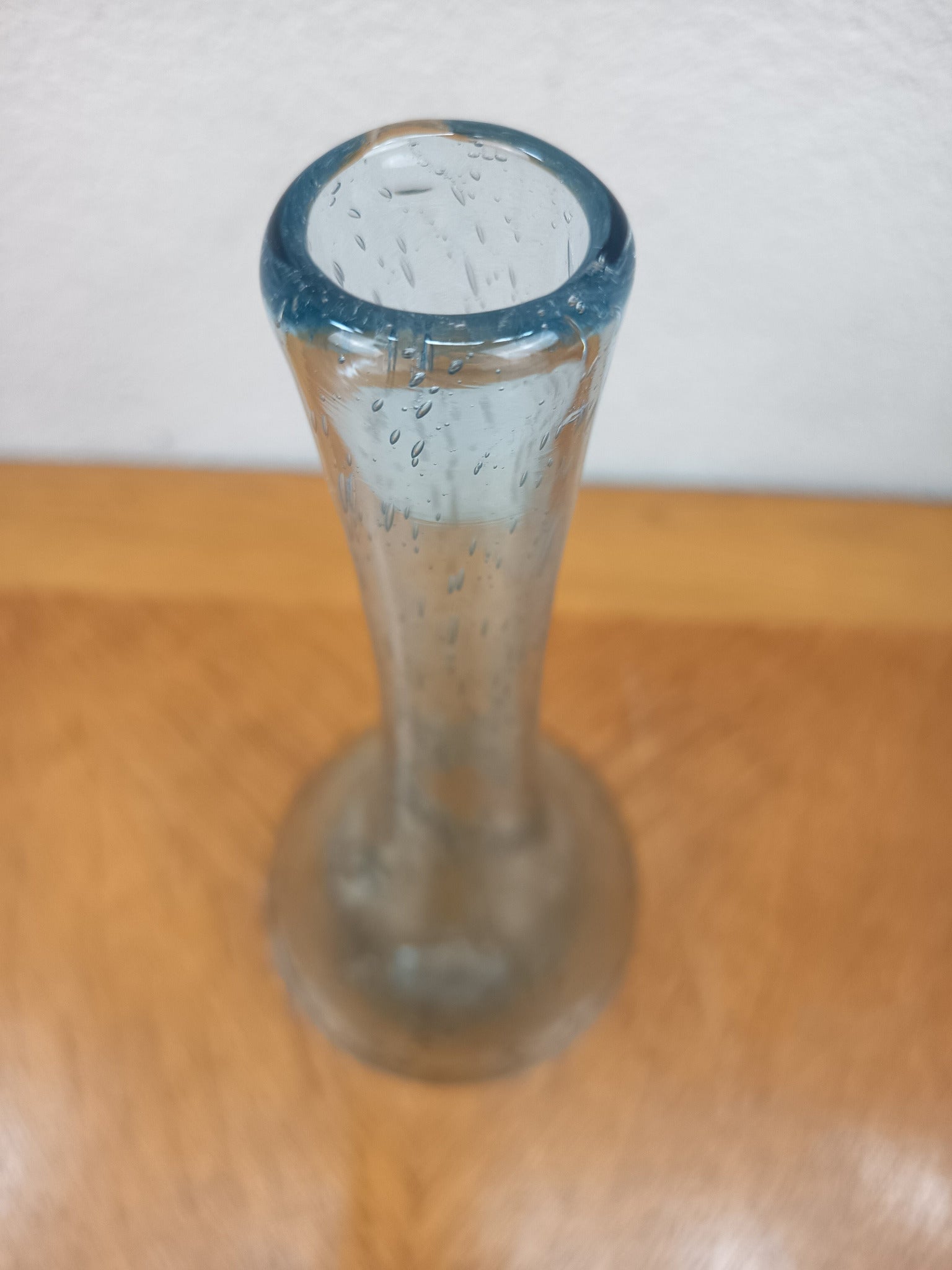 Vase en verre soufflé bullé – Maison Biot
