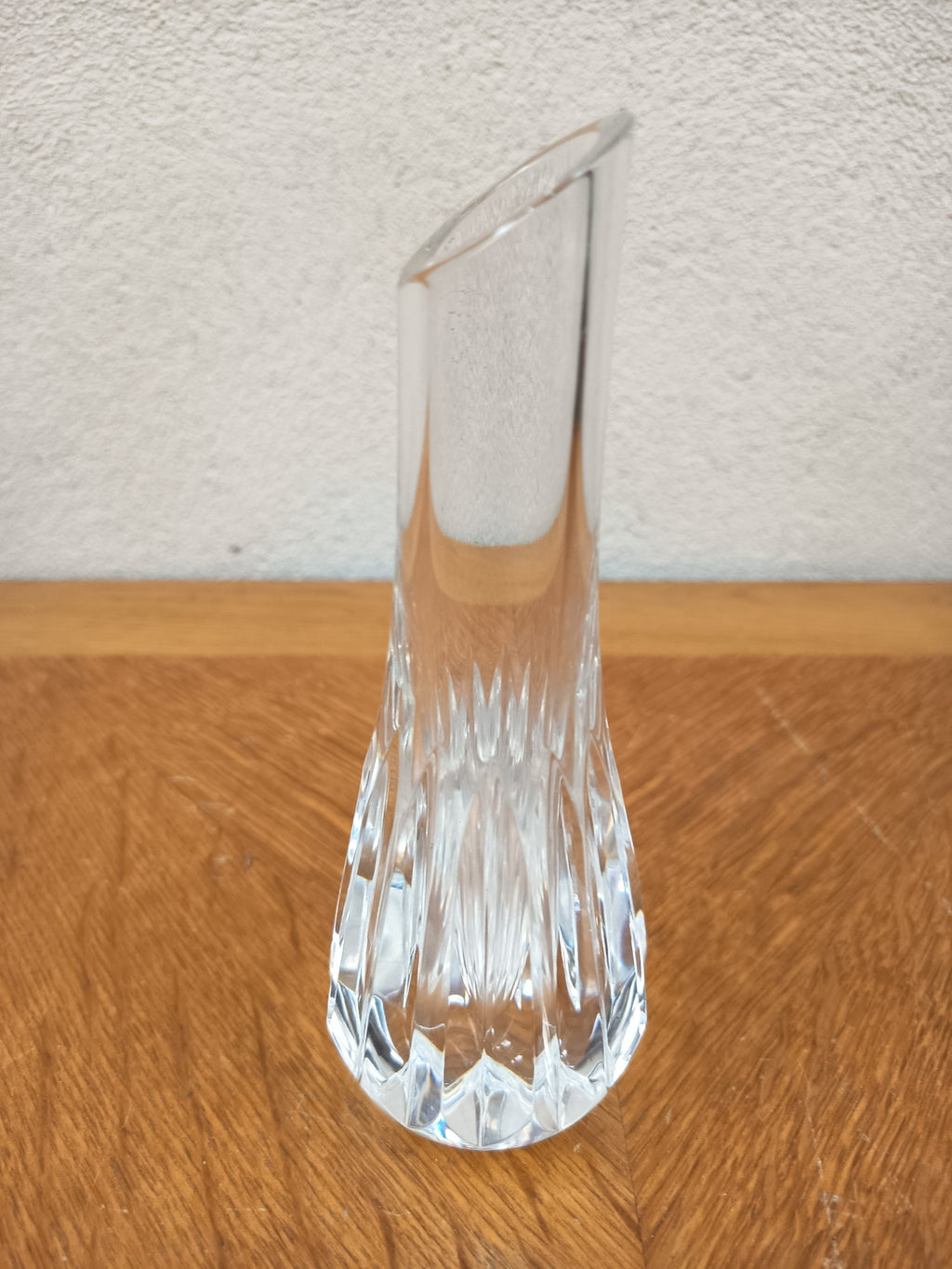 Soliflore Baccarat en cristal taillé – Signé sous la base – 16,5 cm
