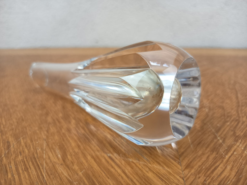 Soliflore Baccarat en cristal taillé – Signé sous la base – 16,5 cm