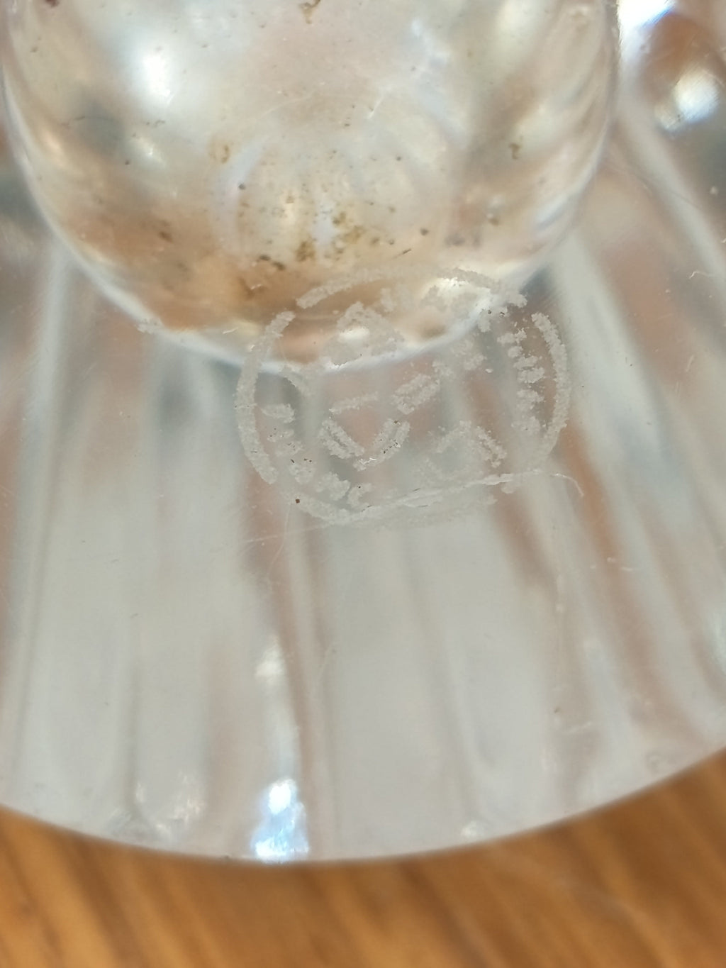 Soliflore Baccarat en cristal taillé – Signé sous la base – 16,5 cm
