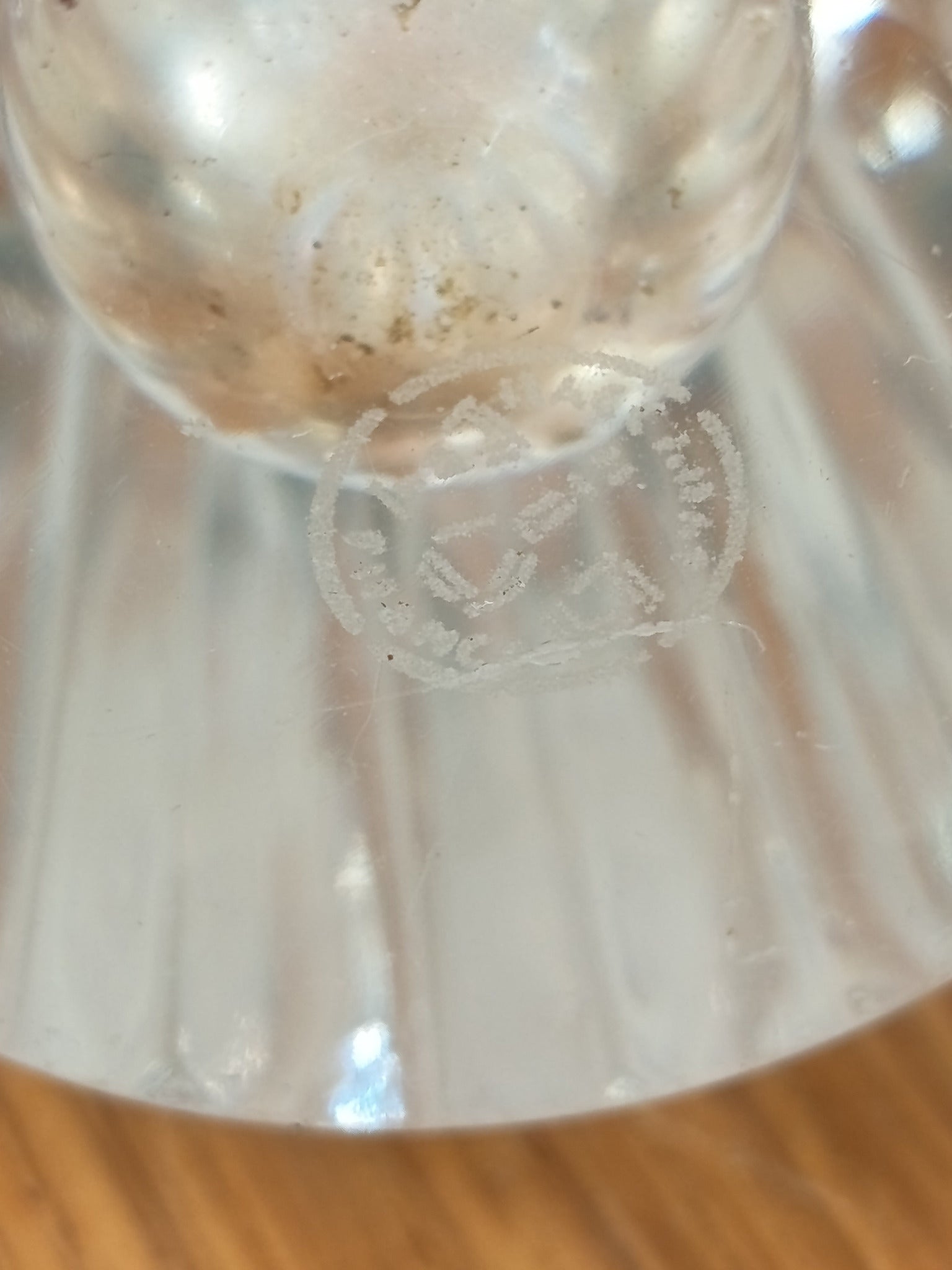 Soliflore Baccarat en cristal taillé – Signé sous la base – 16,5 cm