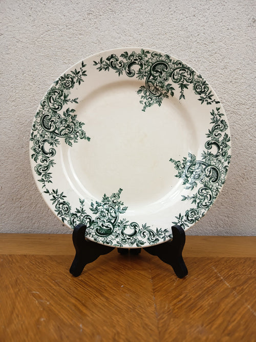 Assiette ancienne Terre de Fer – Hippolyte Boulenger Choisy-le-Roi – Modèle Louis XV – Décor vert – 22 cm