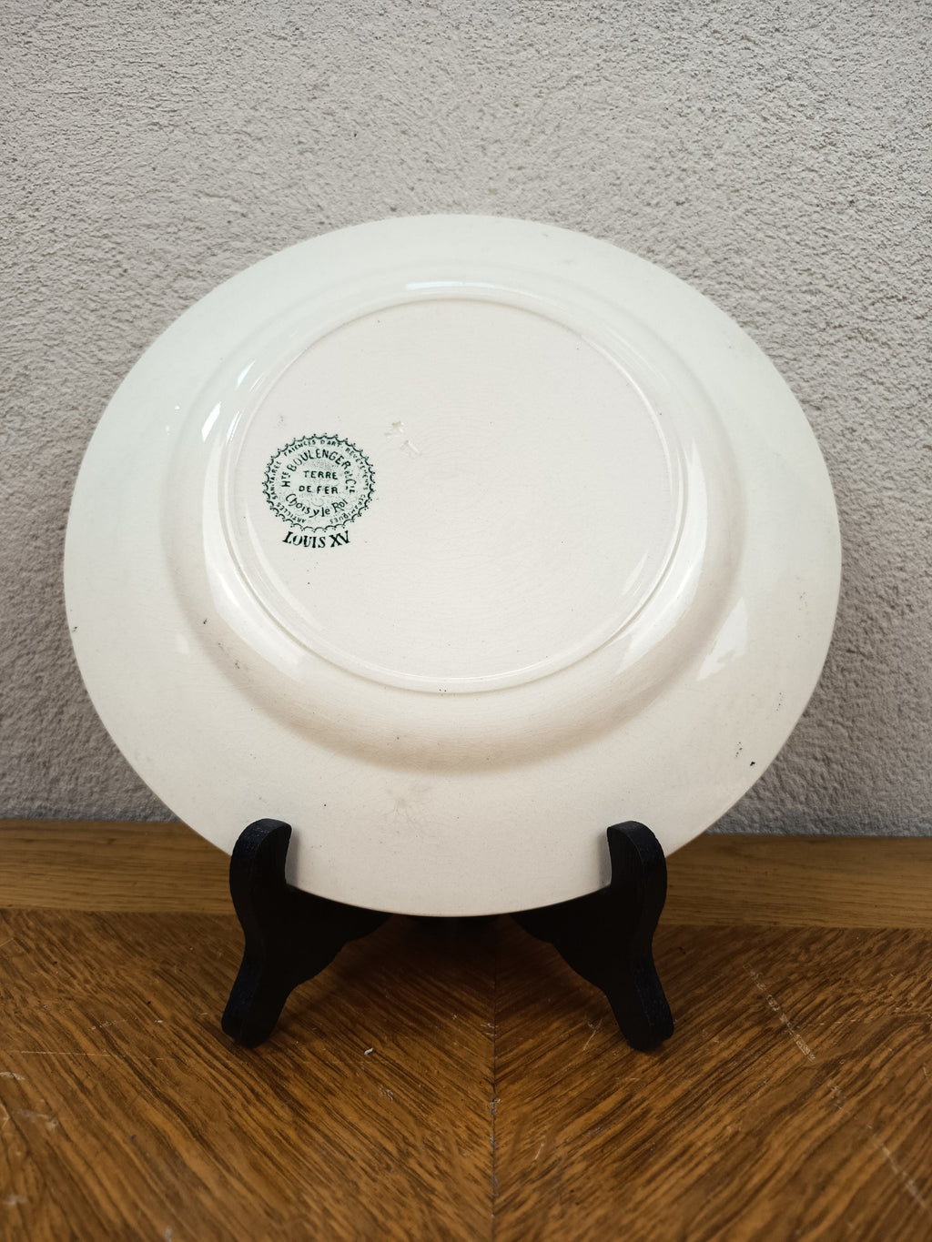 Assiette ancienne Terre de Fer – Hippolyte Boulenger Choisy-le-Roi – Modèle Louis XV – Décor vert – 22 cm