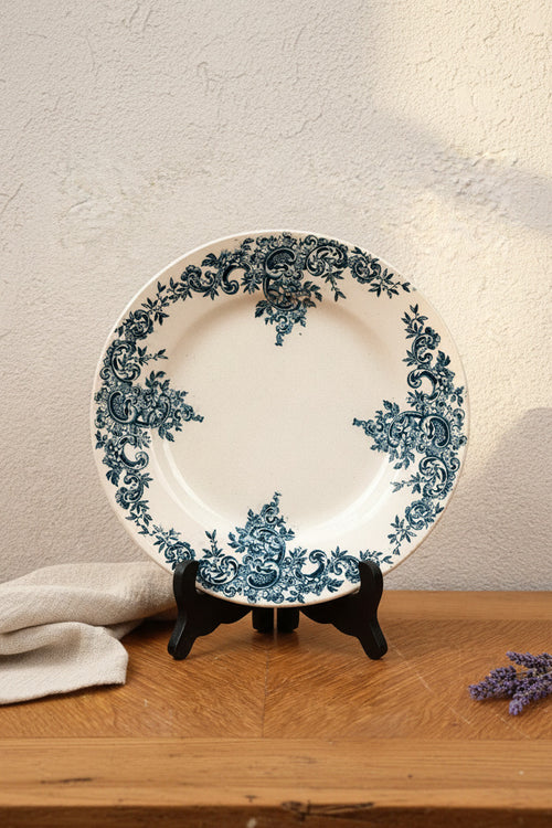 Assiette ancienne Terre de Fer – Hippolyte Boulenger Choisy-le-Roi – Modèle Louis XV – Décor bleu – 22 cm