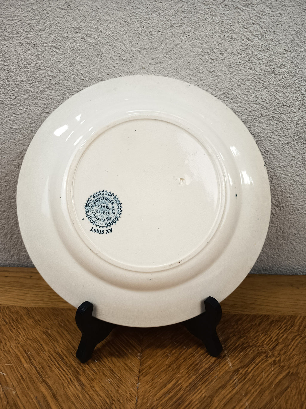 Assiette ancienne Terre de Fer – Hippolyte Boulenger Choisy-le-Roi – Modèle Louis XV – Décor bleu – 22 cm