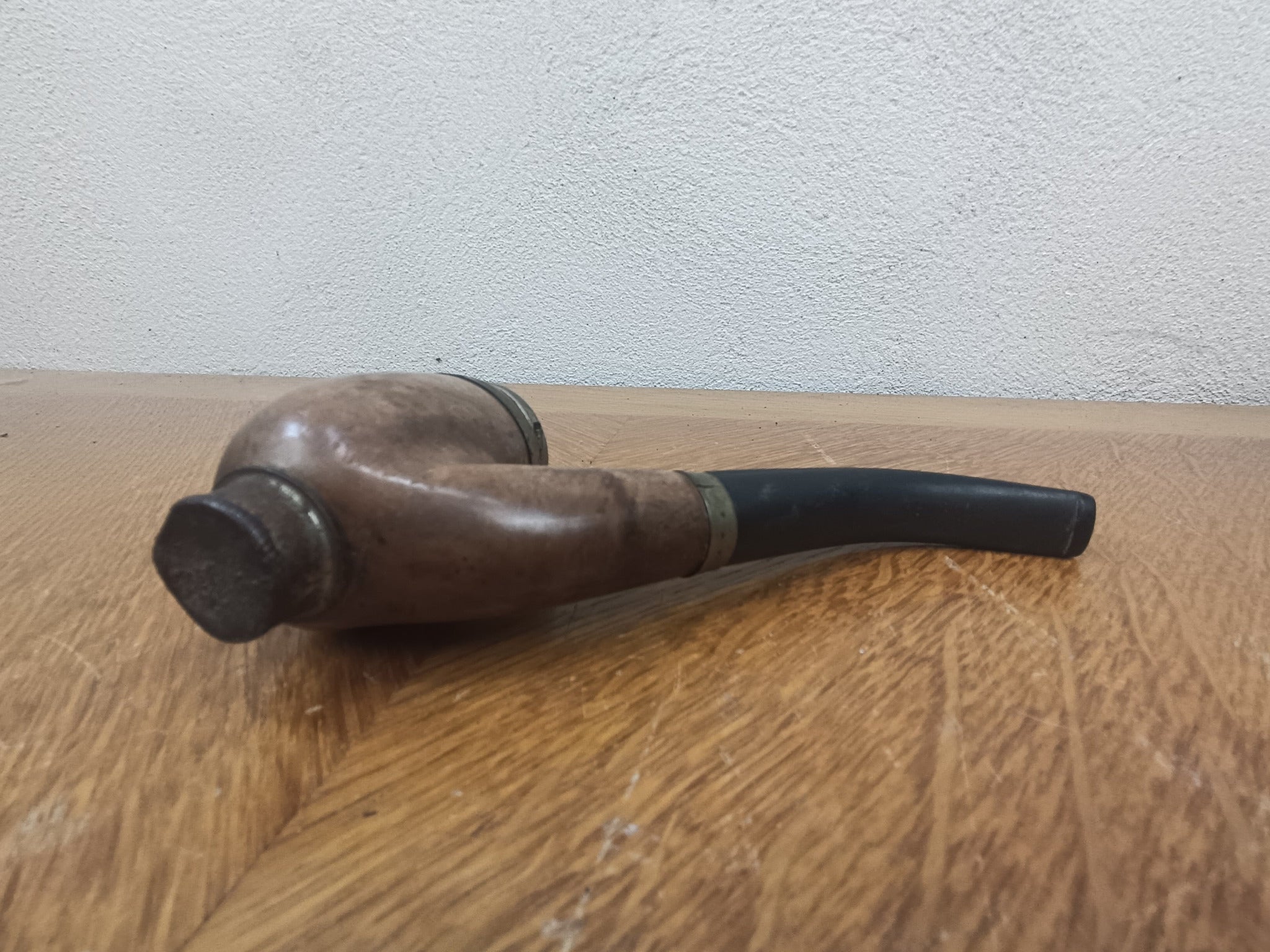 Pipe ancienne en bruyère avec couvercle