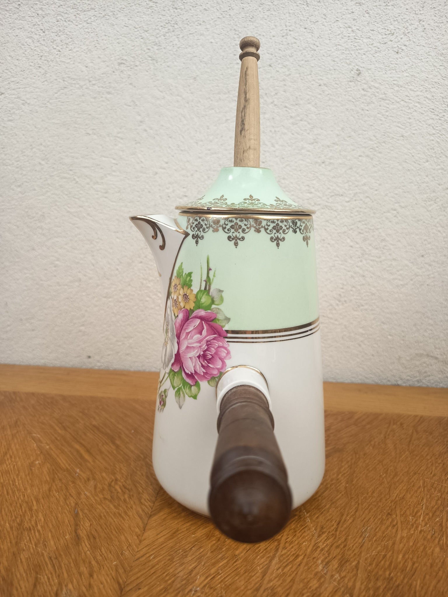 Chocolatière ancienne en porcelaine de Limoges – Manche et mousseur en bois