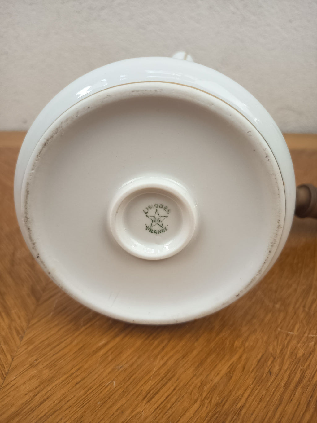 Chocolatière ancienne en porcelaine de Limoges – Manche et mousseur en bois