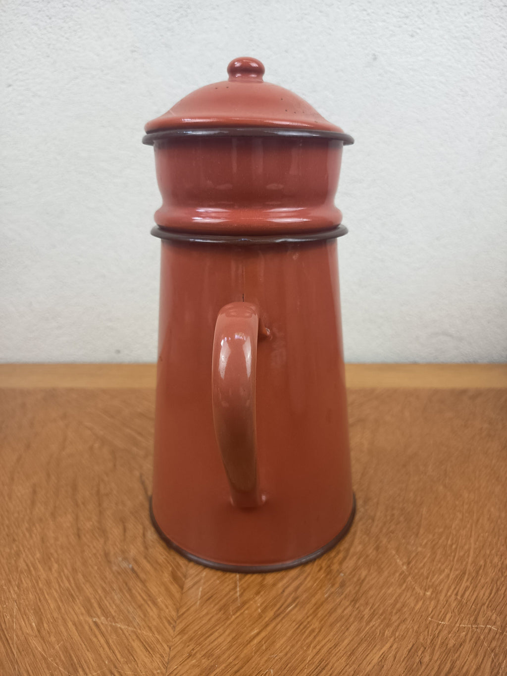 Cafetière émaillée ancienne – Couleur brun rouge