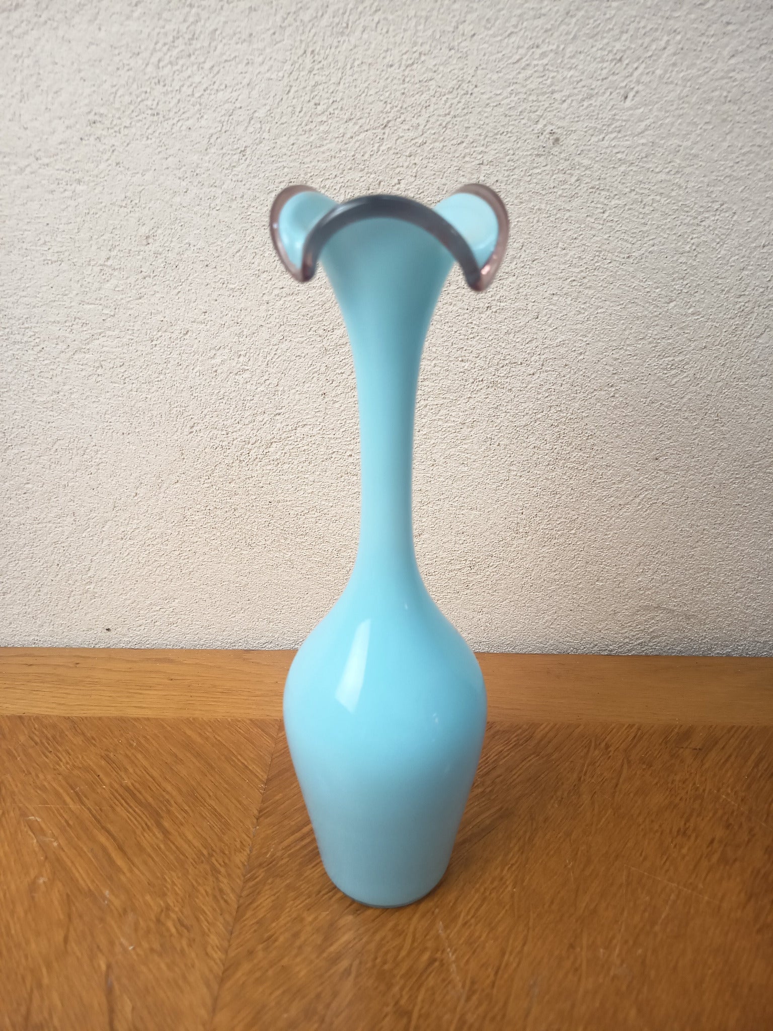 Vase ancien en opaline bleue – Col corolle – 29 cm