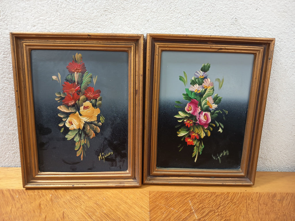 Paire de peintures anciennes à l’huile sur panneau – Bouquets de fleurs