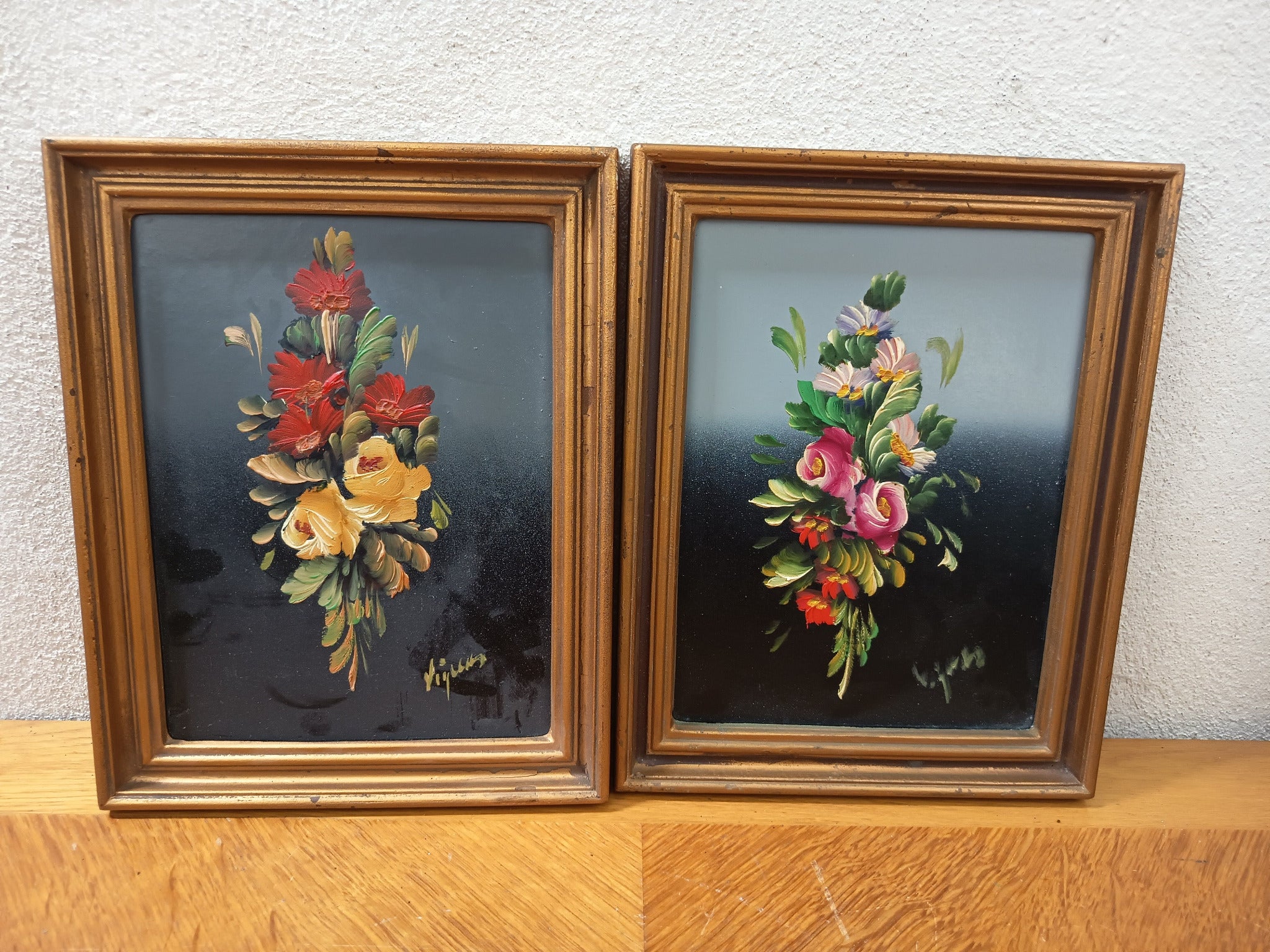 Paire de peintures anciennes à l’huile sur panneau – Bouquets de fleurs