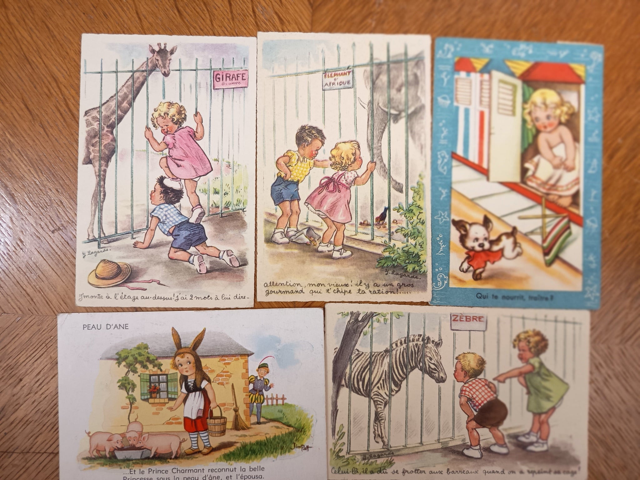 Lot de cartes postales anciennes illustrées sur le thème de l’enfance, enfants, jouets, scènes tendres et cartes fantaisie de collection.