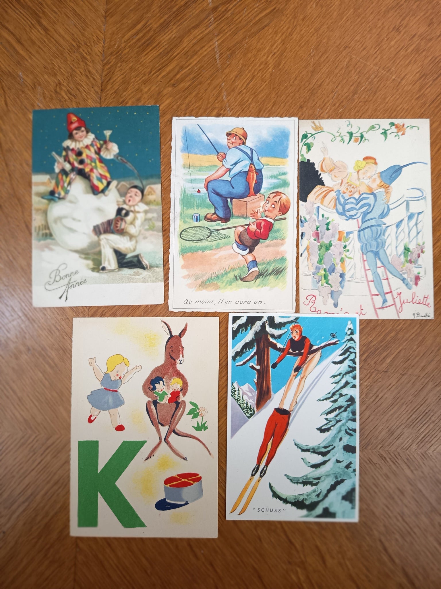 Lot de cartes postales anciennes illustrées sur le thème de l’enfance, enfants, jouets, scènes tendres et cartes fantaisie de collection.