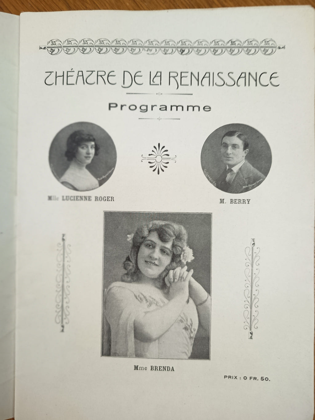 Lot de deux programmes de théâtre anciens, Théâtre Sarah-Bernhardt 1907 et Théâtre de la Renaissance 1910, documents papier de collection