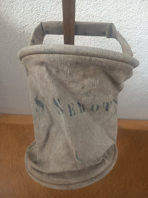 Seau de pompier en lin sérigraphié – Saint‑Sérotin, Yonne.