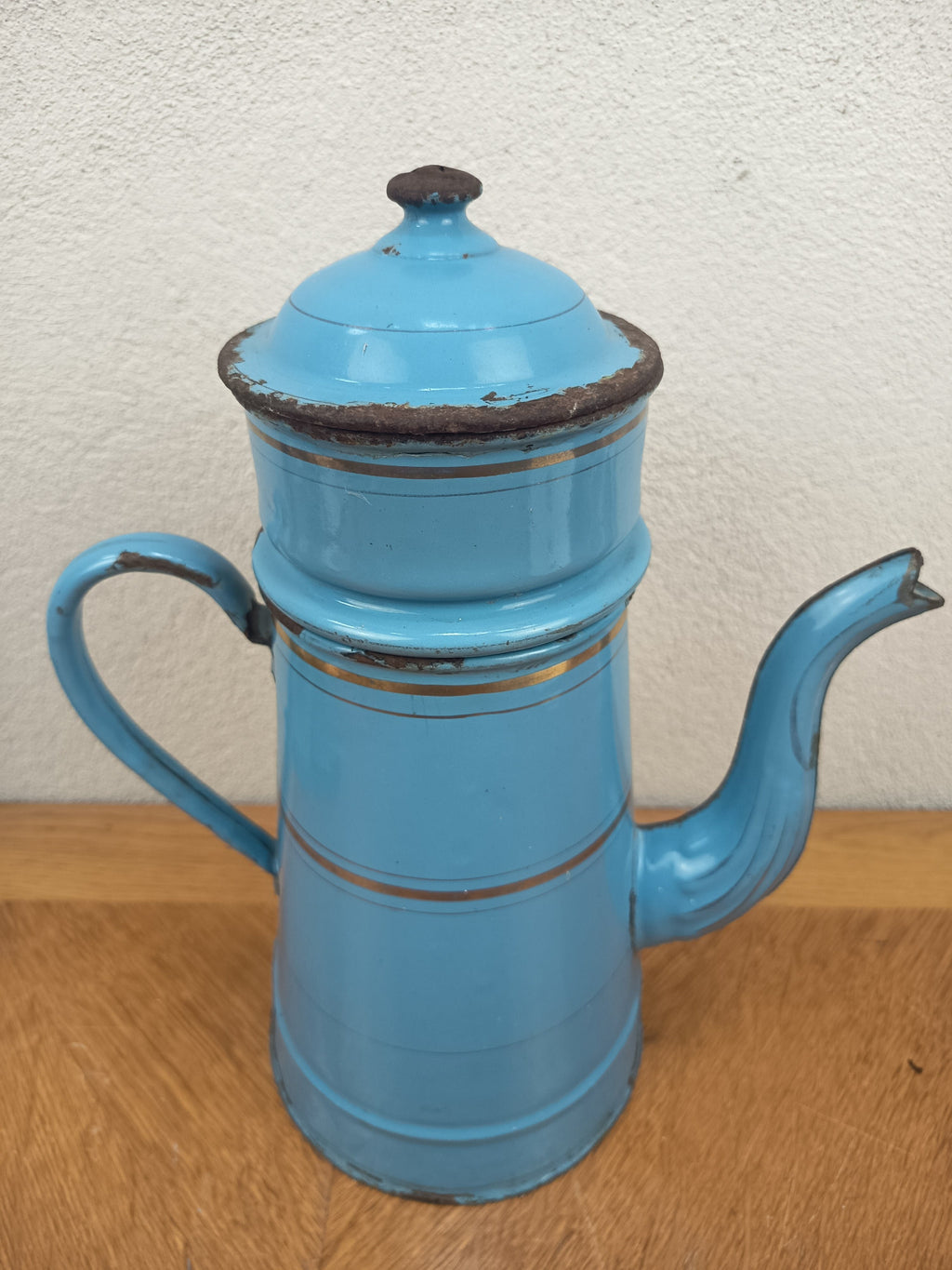 Cafetière ancienne en tôle émaillée bleue – 34 cm
