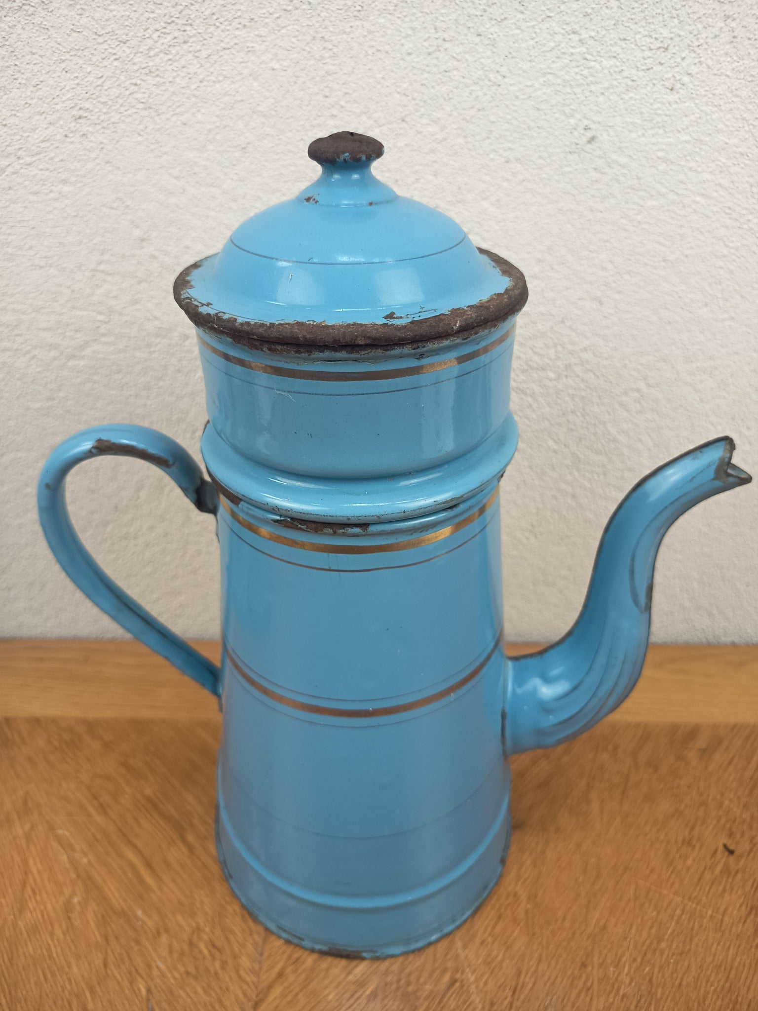 Cafetière ancienne en tôle émaillée bleue – 34 cm